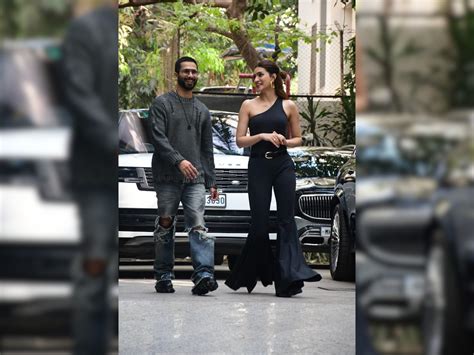 Shahid Kapoor And Kriti Sanon Spotted In Stylish Look Check Pictures