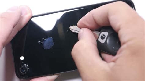 iPhone 7 jet black scratch test: It's very easy to scratch Apple's ...