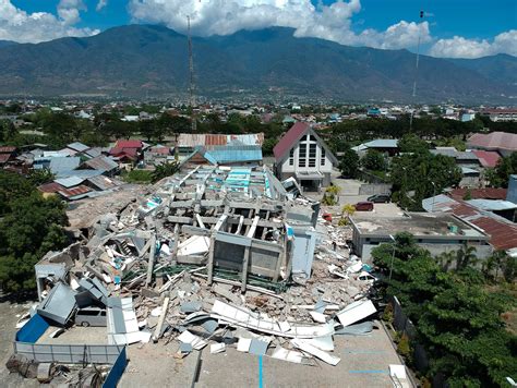 More Than 800 Dead In Indonesia Quake And Tsunami Toll May Rise Mpr News