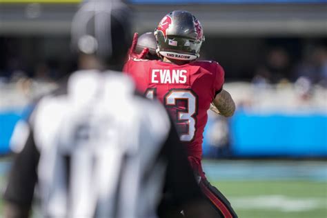 Two Nfl Referees Under League Investigation For Alleged Mike Evans