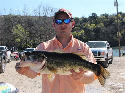 Lake Travis Fishing: An Angler's Guide (Updated 2023)