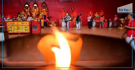 Doa Persiapan Imlek Di Vihara Dharma Bakti