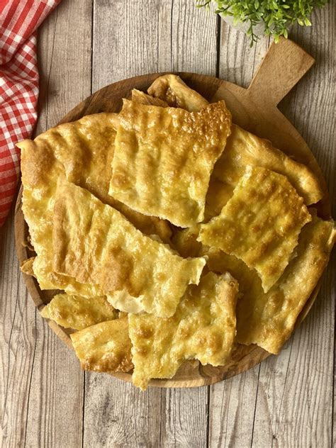 Focaccia Croccantissima Con Patate E Mozzarella Ricetta Con Trucco Per