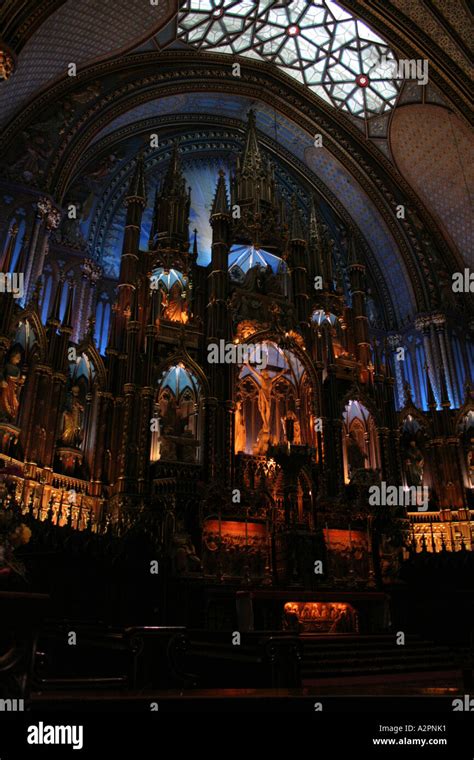 Sculptures En Bois Notre Dame Banque D Image Et Photos Alamy