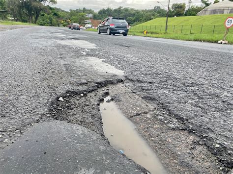 FOTOS Buracos da BR 470 se multiplicam após chuvas dos últimos dias