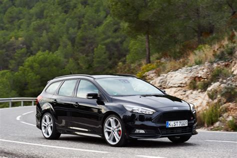 Ford Focus ST Mk3 FL 2 0 TDCI 185 KM 2017 kombi skrzynia ręczna napęd