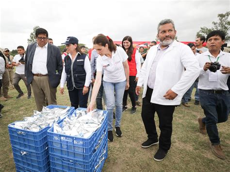 Ministra De Vivienda Y Comitiva Multisectorial Entregan Ayuda