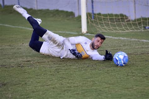 Thiago Coelho Passa Por Cirurgia De Urg Ncia E Vira Desfalque No