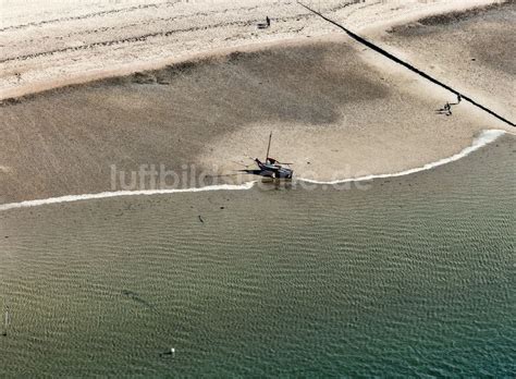 Utersum aus der Vogelperspektive Küsten Landschaft am Sandstrand der