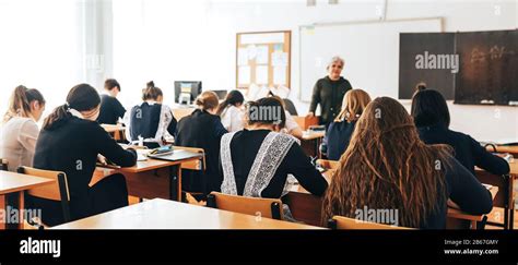 Boy Girl Classroom Presentation Hi Res Stock Photography And Images Alamy