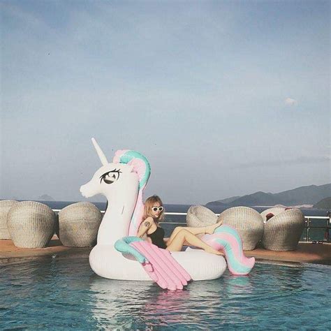 Khi dàn streamer đình đám khoe dáng với bikini phải nói là không đùa được đâu