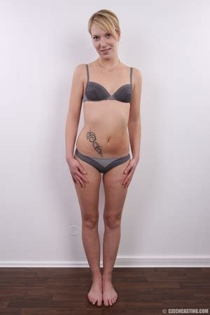 Enticing Blonde With Cute Smile And Body Show Sweet Puss XXX Dessert