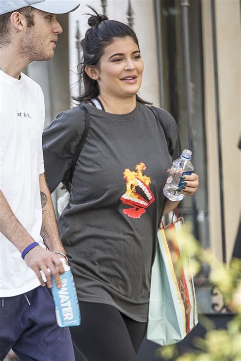 Kylie Jenner Pregnancy Star Reveals Her Stomach After Hiding It