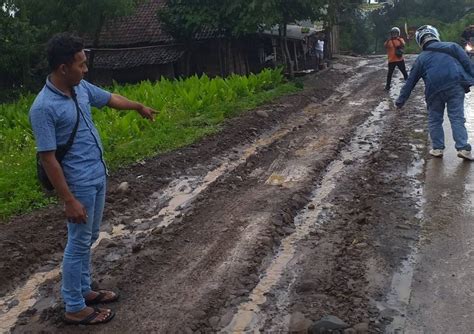 Akibat Akses Jalan Warga Rusak Parah Kades Seketi Jatidukuh Kecamatan