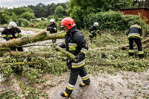 Kujawsko Pomorskie Stra Acy Po Burzach Interweniowali Ponad Sto Razy