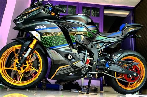 Modal Rp 3 Jutaan Bikin Pelek Kawasaki Ninja ZX 25R Kinclong Pakai Krom