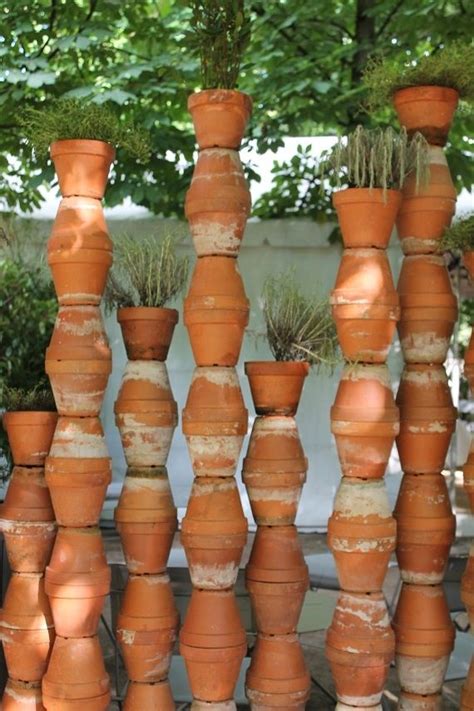 Des pots en terre cuite pour refaire la déco du jardin Déco jardin