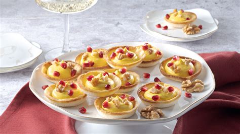 Tartellette Con Crema Di Robiola Allo Zafferano Melagrana E Noci