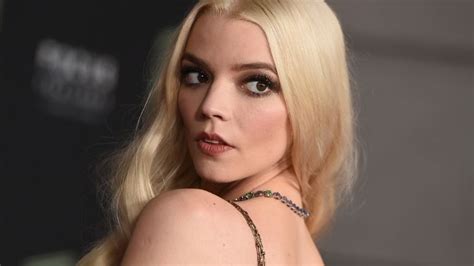 Anya Taylor Joys Eye Makeup Sparkled On The ‘last Night In Soho Red