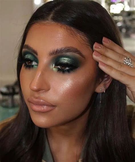 The Prettiest Emerald Green Makeup Looks To Try Rn Green Makeup