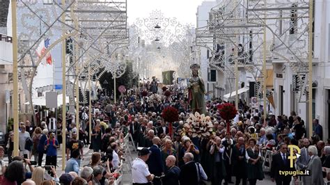 Ad Alberobello è festa patronale prima processione in onore dei SS