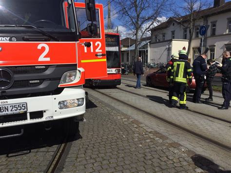 Fw Bn Unfall Zwischen Straßenbahn Und Pkw