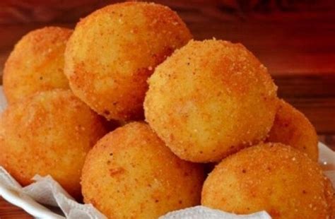 Receita de bolinho de mandioca fácil de fazer e saboroso Receitas