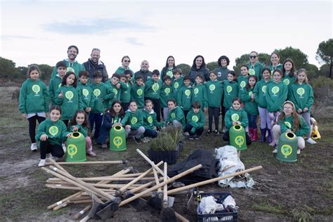 Estudiantes De Hinojos Participan En Una Plantaci N De Rboles En La