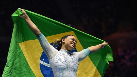 Rebeca Andrade é ouro no individual geral no Mundial de ginástica