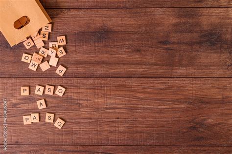 Frases Motivadoras Con Letras De Madera Y Una Bolsa De Papel Con Muchas