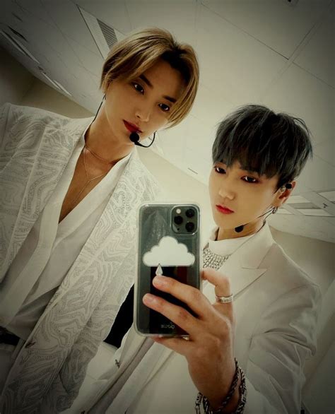 Pin By Kawaldeep Kaur On K Pops I Love Mirror Selfie Selfie Kpop