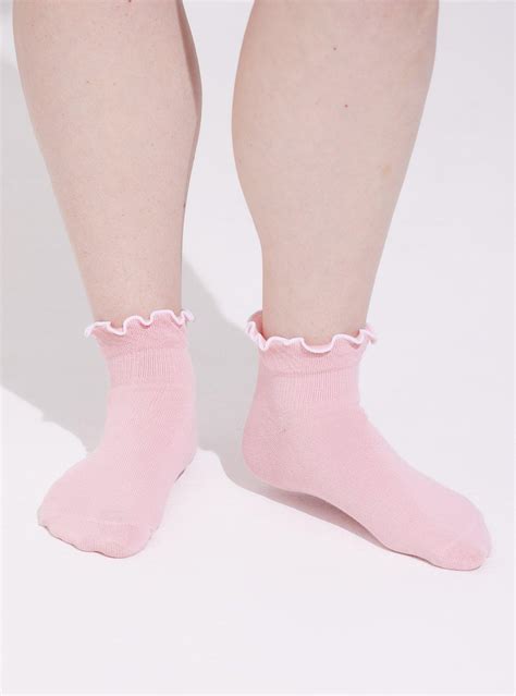 Plus Size 2 Pk Ruffle Shortie Socks Torrid