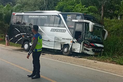 Begini Kronologis Kecelakaan Pikap Vs Bus Di Tanah Laut Satu Penumpang