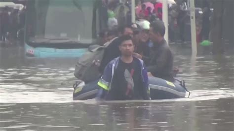 Tens Of Thousands Caught In Deadly Indonesian Floods [video]