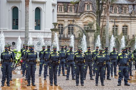 Nuevo Uniforme De La Policia Hjmnjzbftyxlzm La Institución Presentó