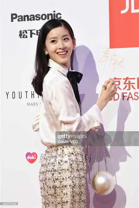 Hot girl trà sữa giờ là phú bà nghìn tỷ đi event mà đẹp không kém minh