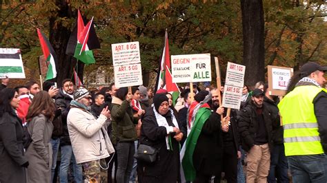 NonstopNews Mehr Als 300 Demonstranten Fordern Bei Pro