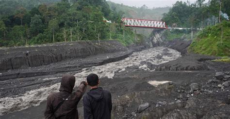 Banjir Lahar Dingin Semeru Tiga Jembatan Putus Di Lumajang