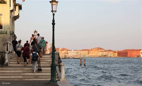 Venice Night Walking Tour with Gondola Ride Experience - Klook India