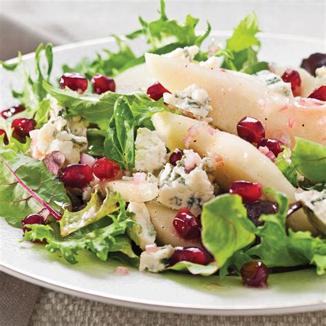 Salade De Mesclun Aux Poires Grenade Et Fromage Bleu Les Recettes De