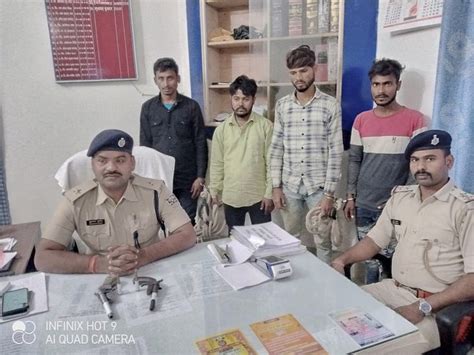 4 Criminals Arrested With Weapons 2 Country Made Pistols And Bullets Recovered In Raid हथियार