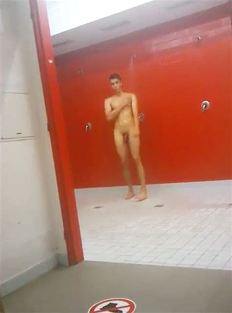 Spycamdude Archives Shamelessly Naked Hottie In Gang Showers