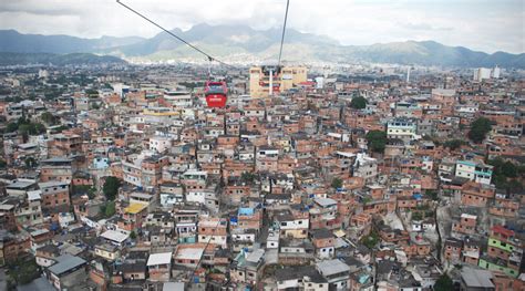 le favelas  rio de janeiro dentroriodejaneiroit