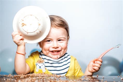 Premium Photo | Baby eating funny baby face with plate