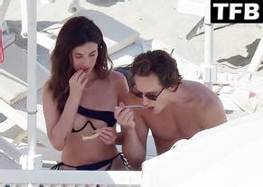 Rainey Qualley Sexy Seen Flaunting Her Hot Figure Wearing A Bikini With Lewis Pullman In