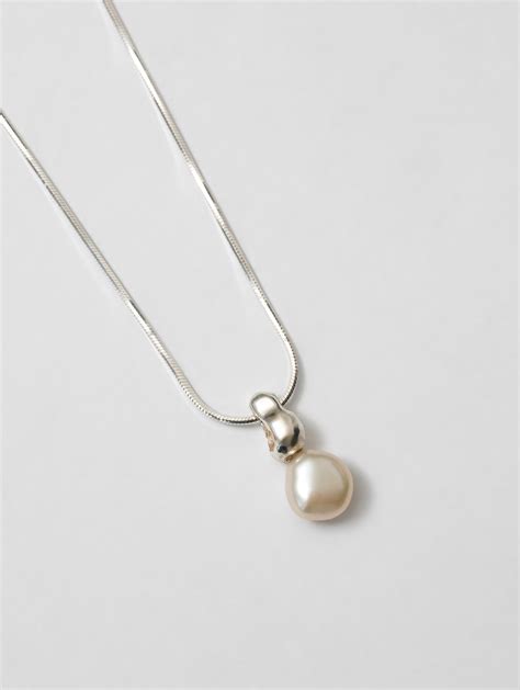 Wolf Circus Timeless Pearl Pendant Necklace In 925 Sterling Silver