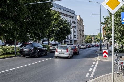 Tramwaj na Naramowice utknął Między Wilczakiem a Małymi Garbarami nie