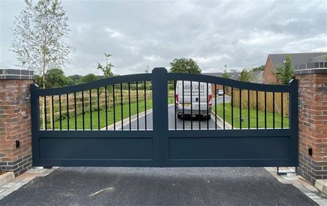 The Warwick Aluminium Gate Arden Gate Automation