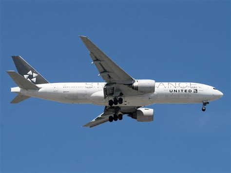 United Airlines Boeing 777 777 200 N76021 At EWR New Flickr