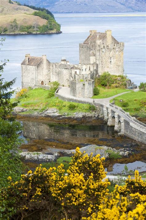 Eilean Donan Castle, Loch Duich, Scotland Stock Photo - Image of ...